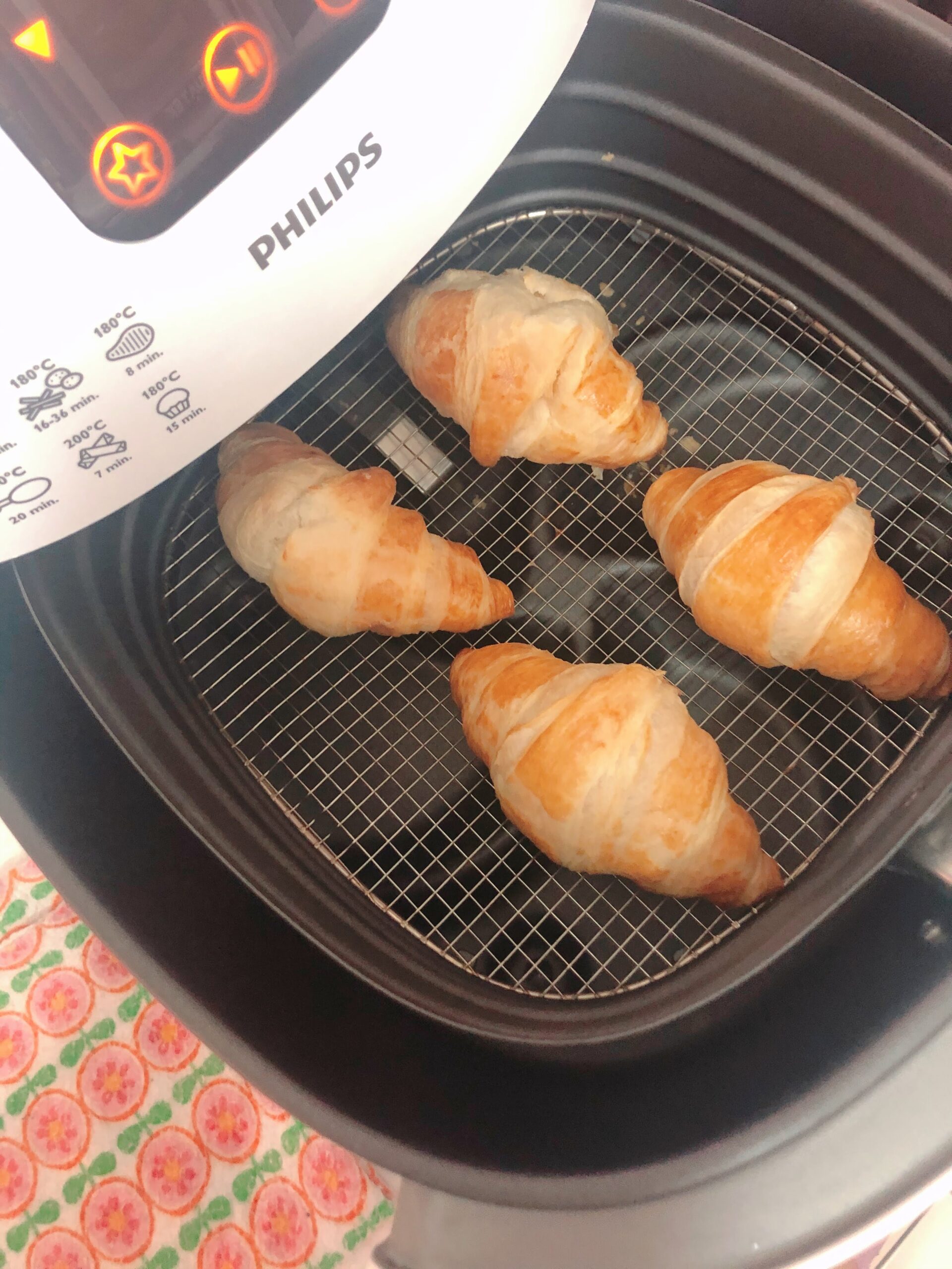 冷凍クロワッサンをエアフライアーで焼く