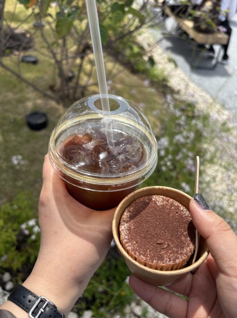 コロンビア館のコーヒーとケーキ