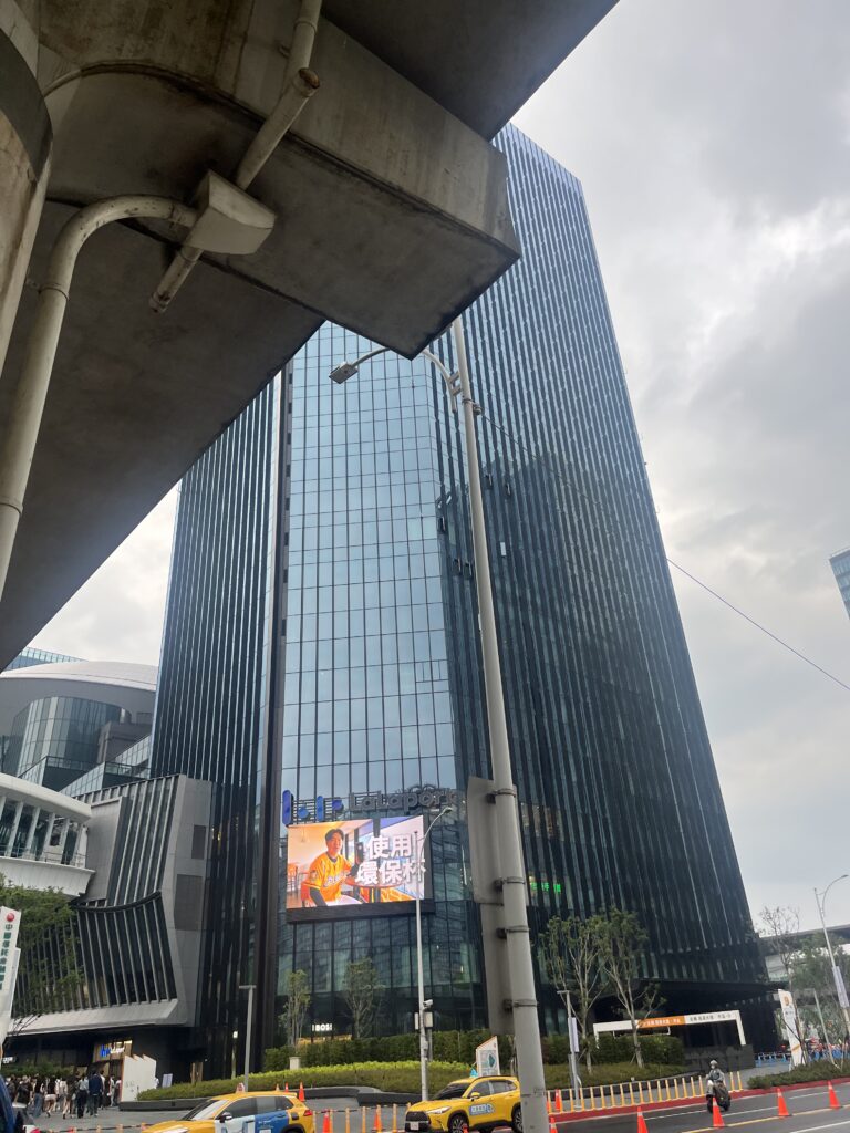 南港ららぽーと外観